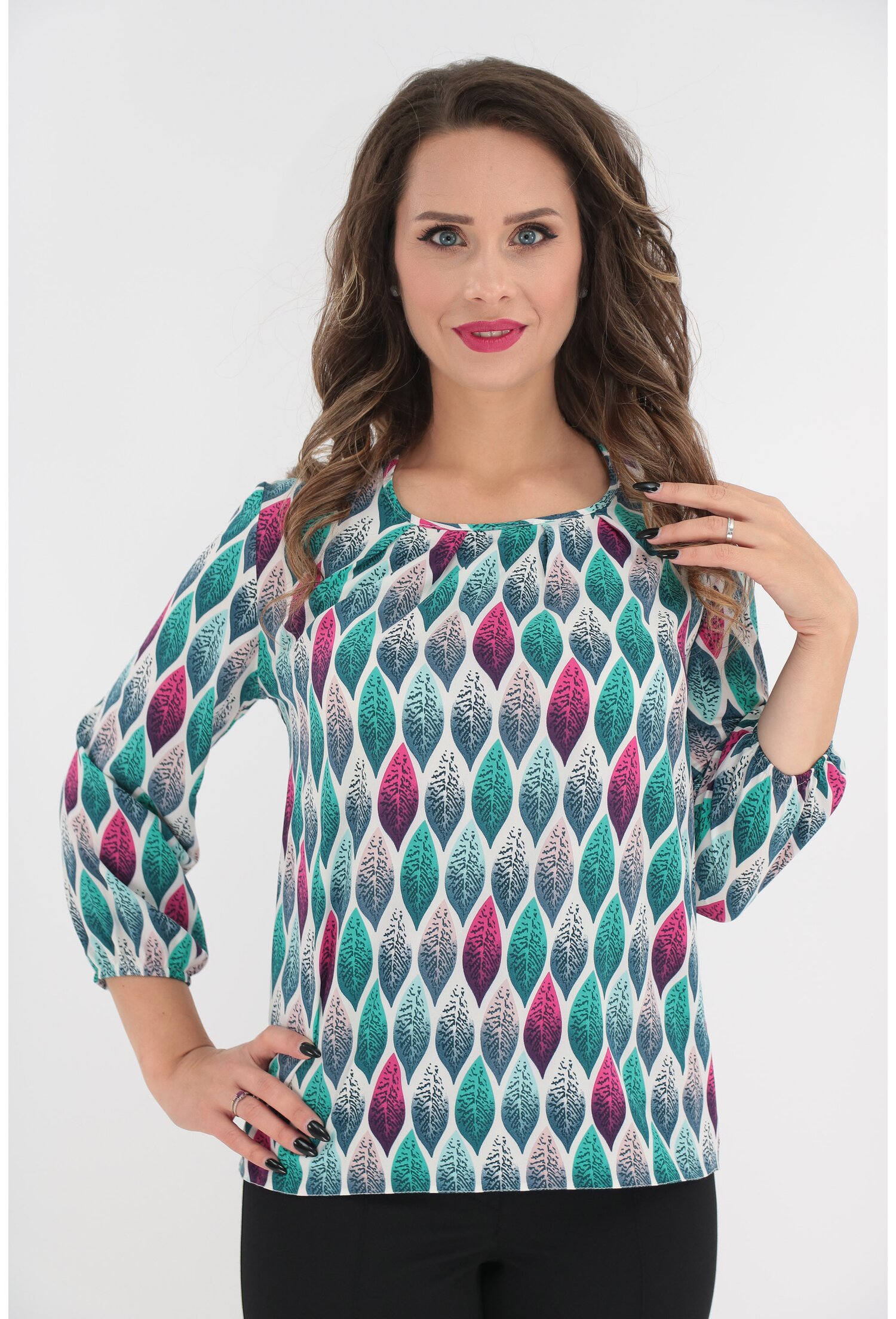 Bluza alba cu frunze multicolore