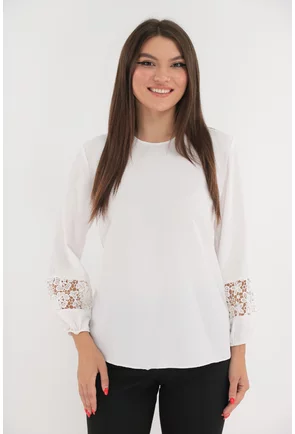 Bluza alba cu insertii din dantela