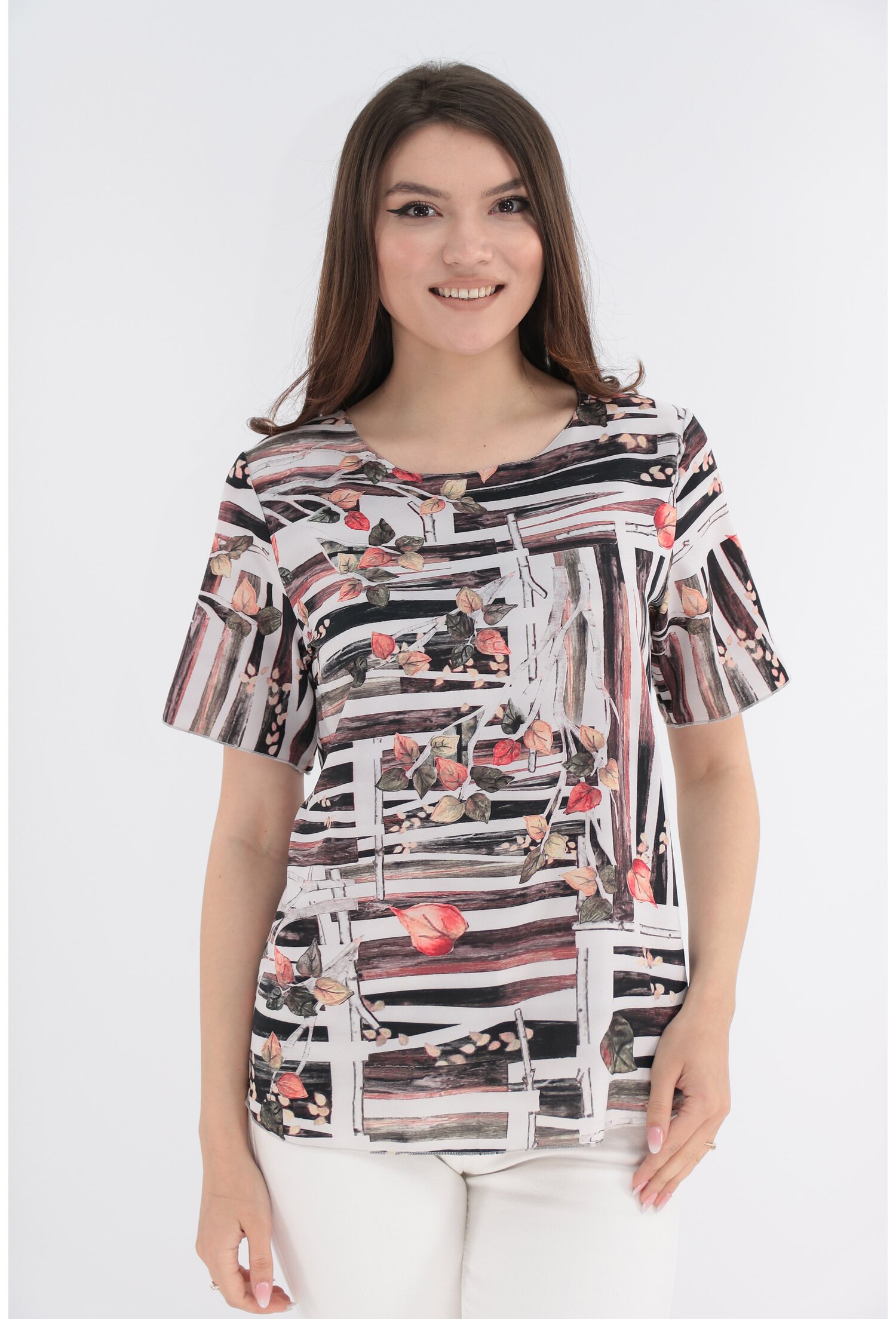 Bluza alba cu print abstract caramiziu si negru