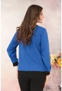 Bluza albastra cu insertii negre la decolteu si mansete