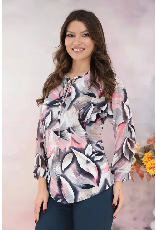 Bluza bej cu print abstract bleumarin-roz si fundita decorativa