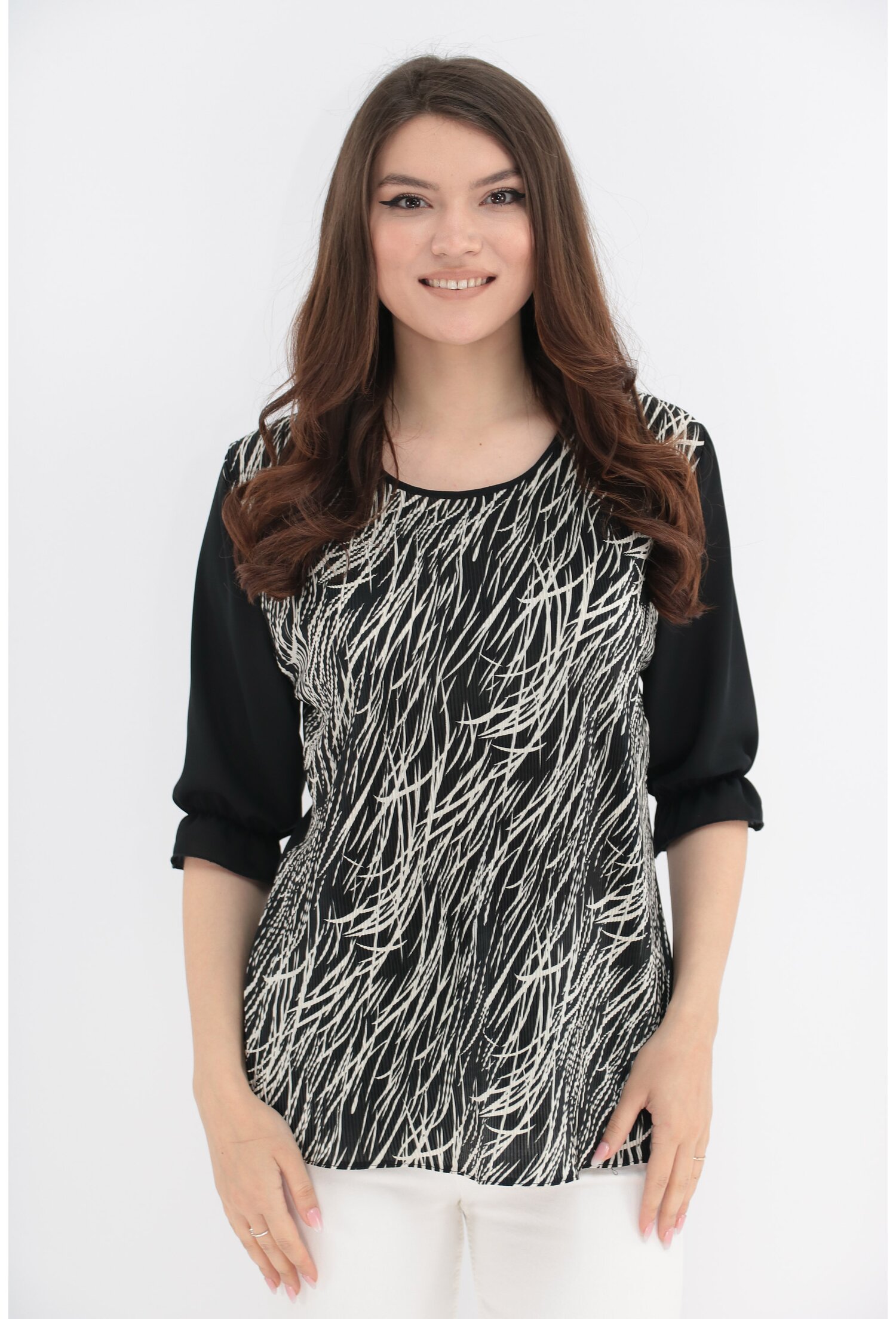 Bluza cu print alb-negru si spatele negru