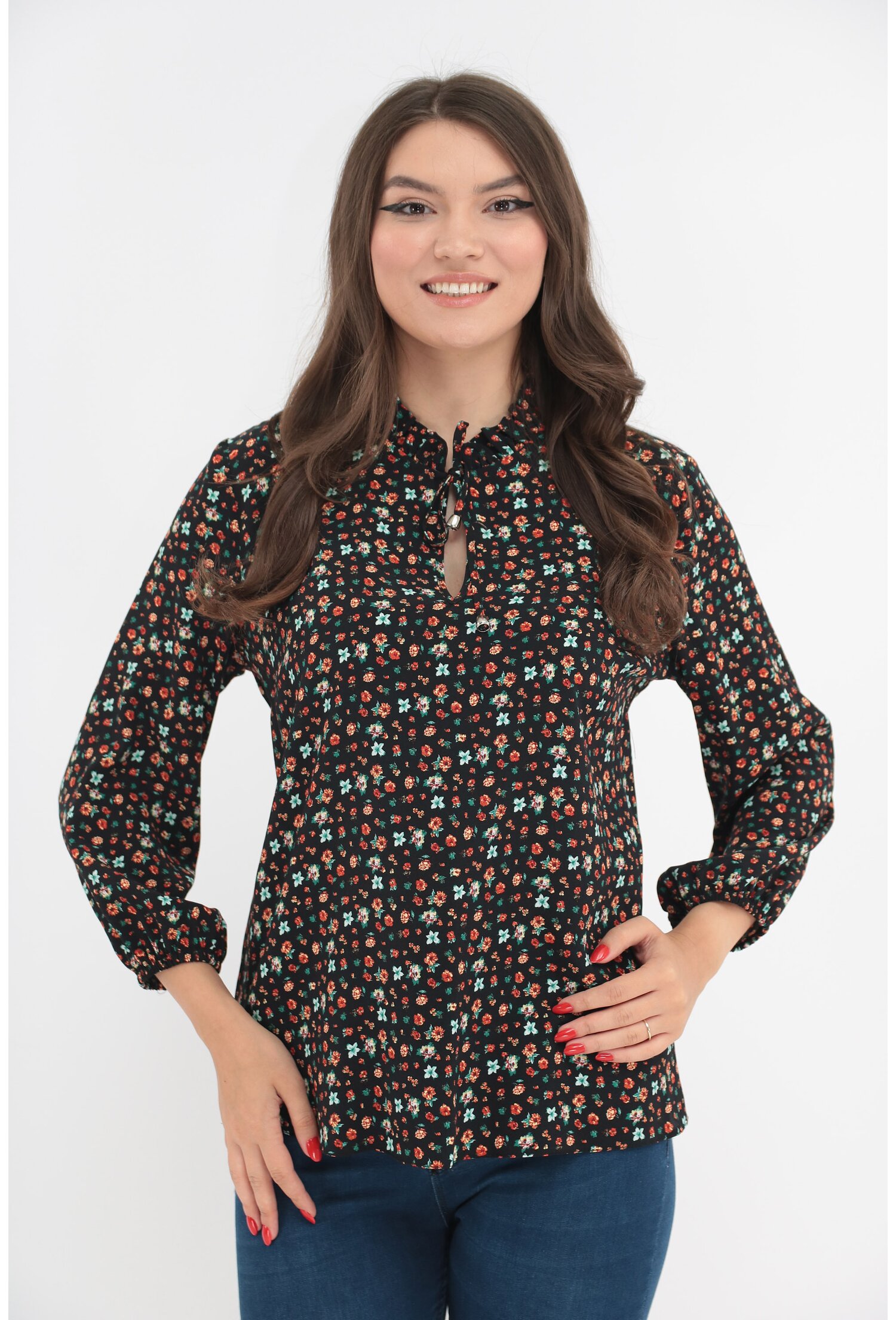 Bluza neagra din vascoza cu flori discrete