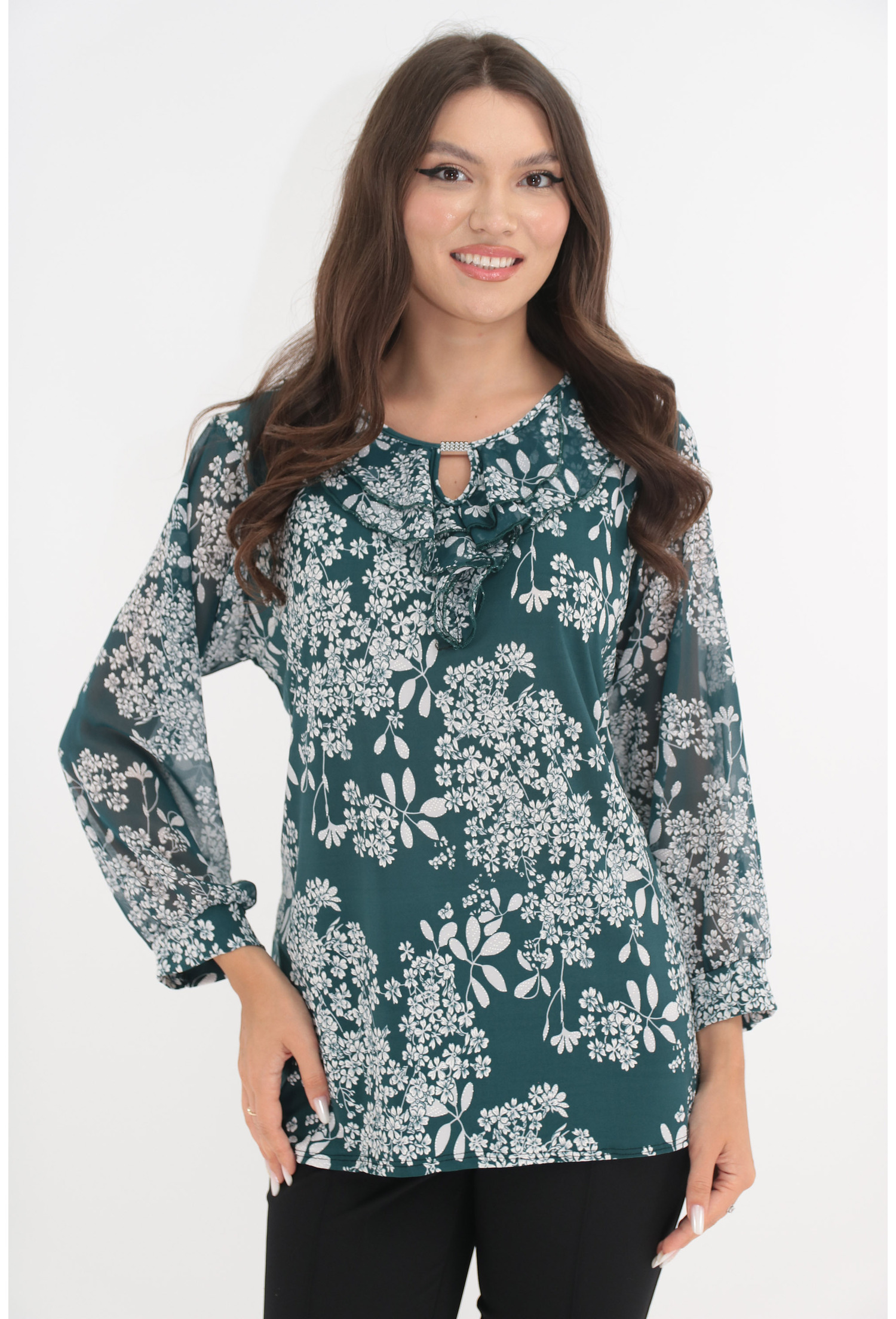 Bluza verde cu print floral alb si volanase la decolteu