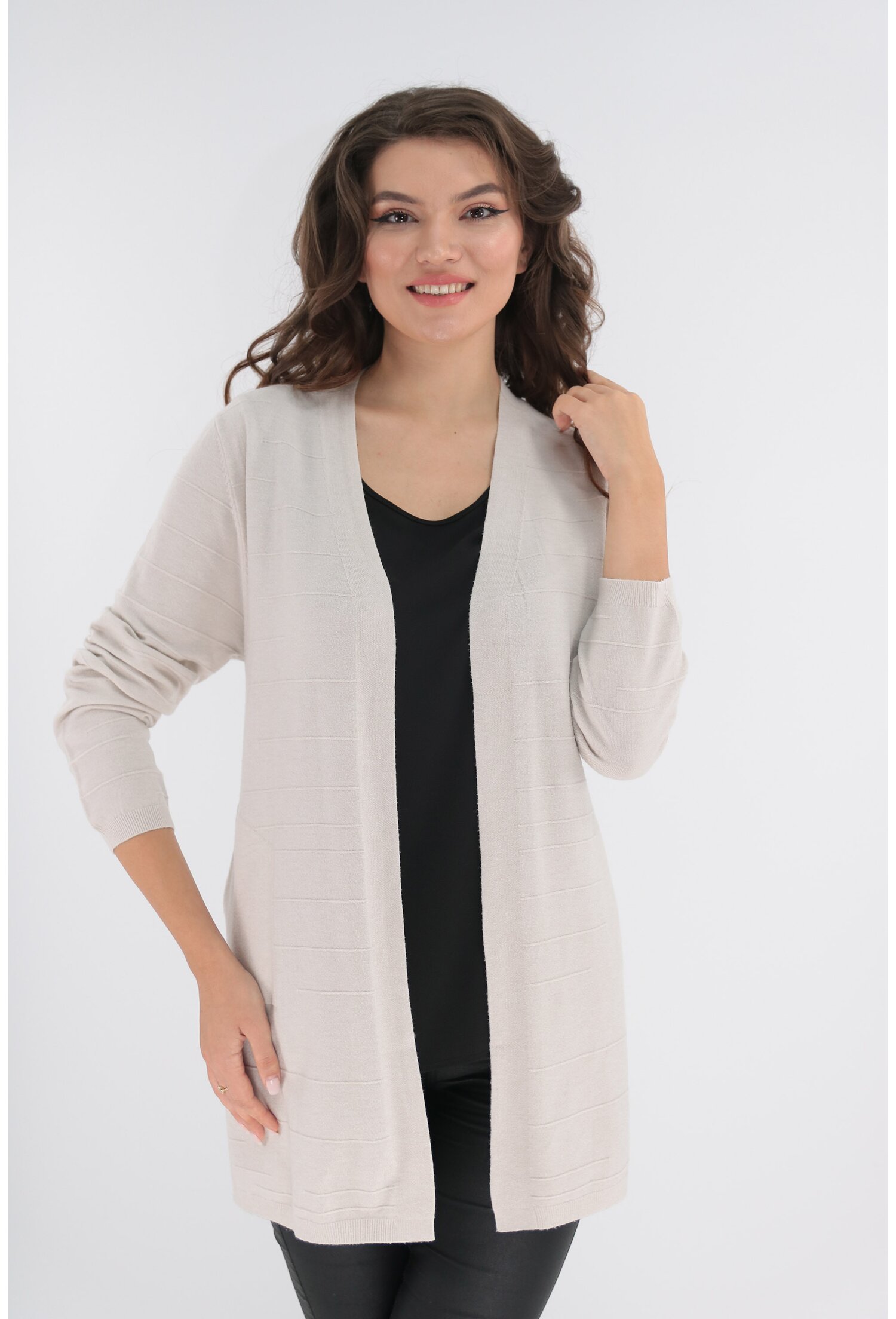 Cardigan crem cu buzunare ascunse si model discret 3d