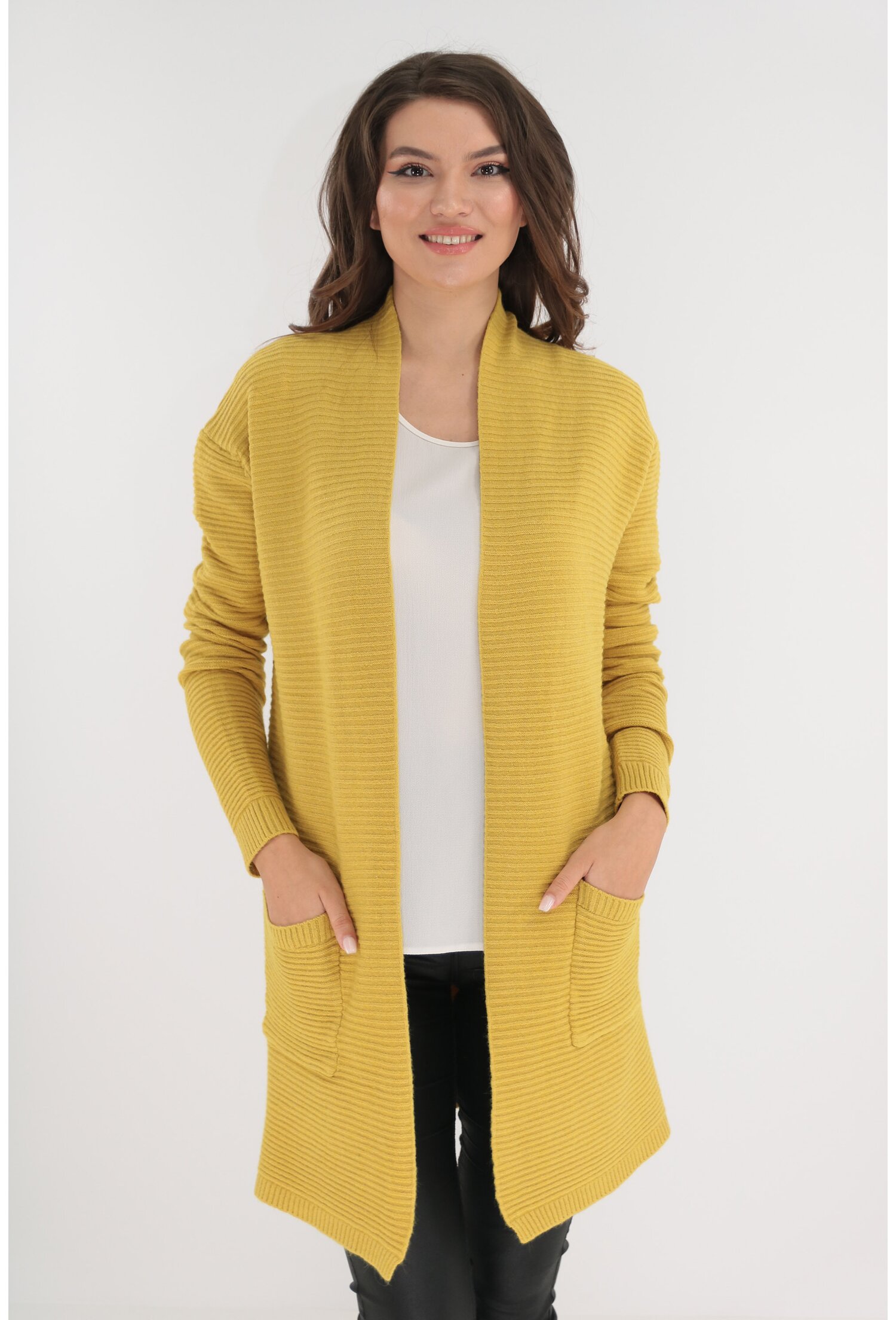 Cardigan galben tricotat cu buzunare aplicate