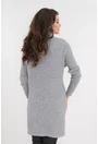 Cardigan gri-deschis tricotat cu buzunare aplicate