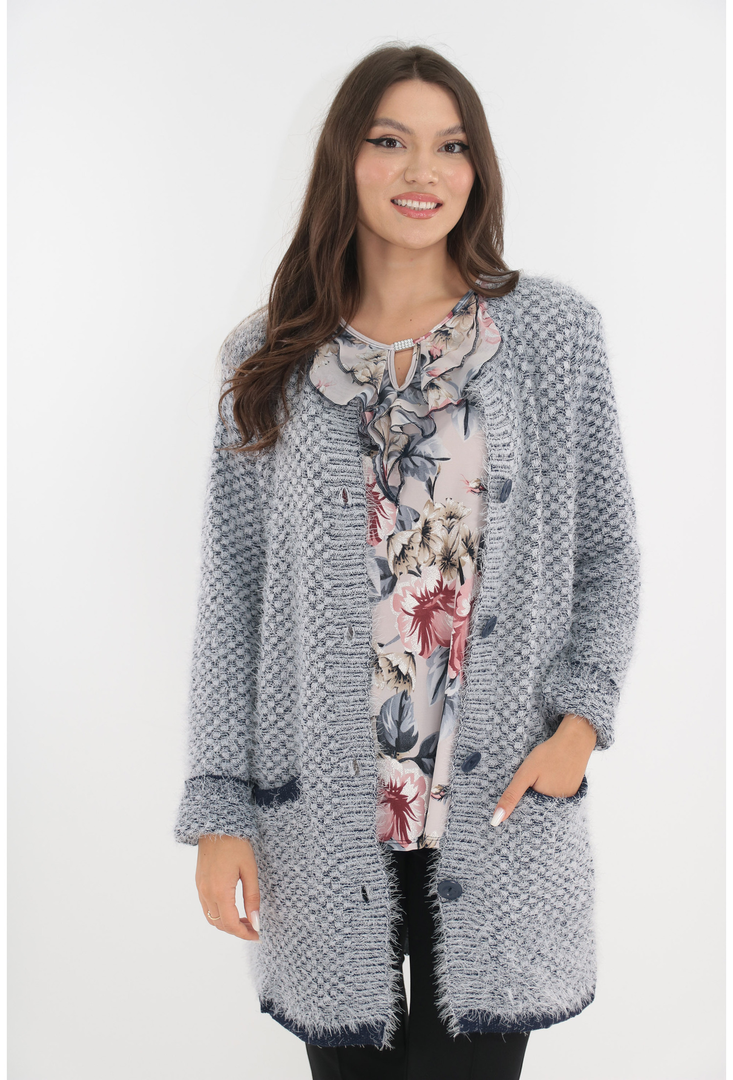 Cardigan gros alb-bleumarin cu nasturi