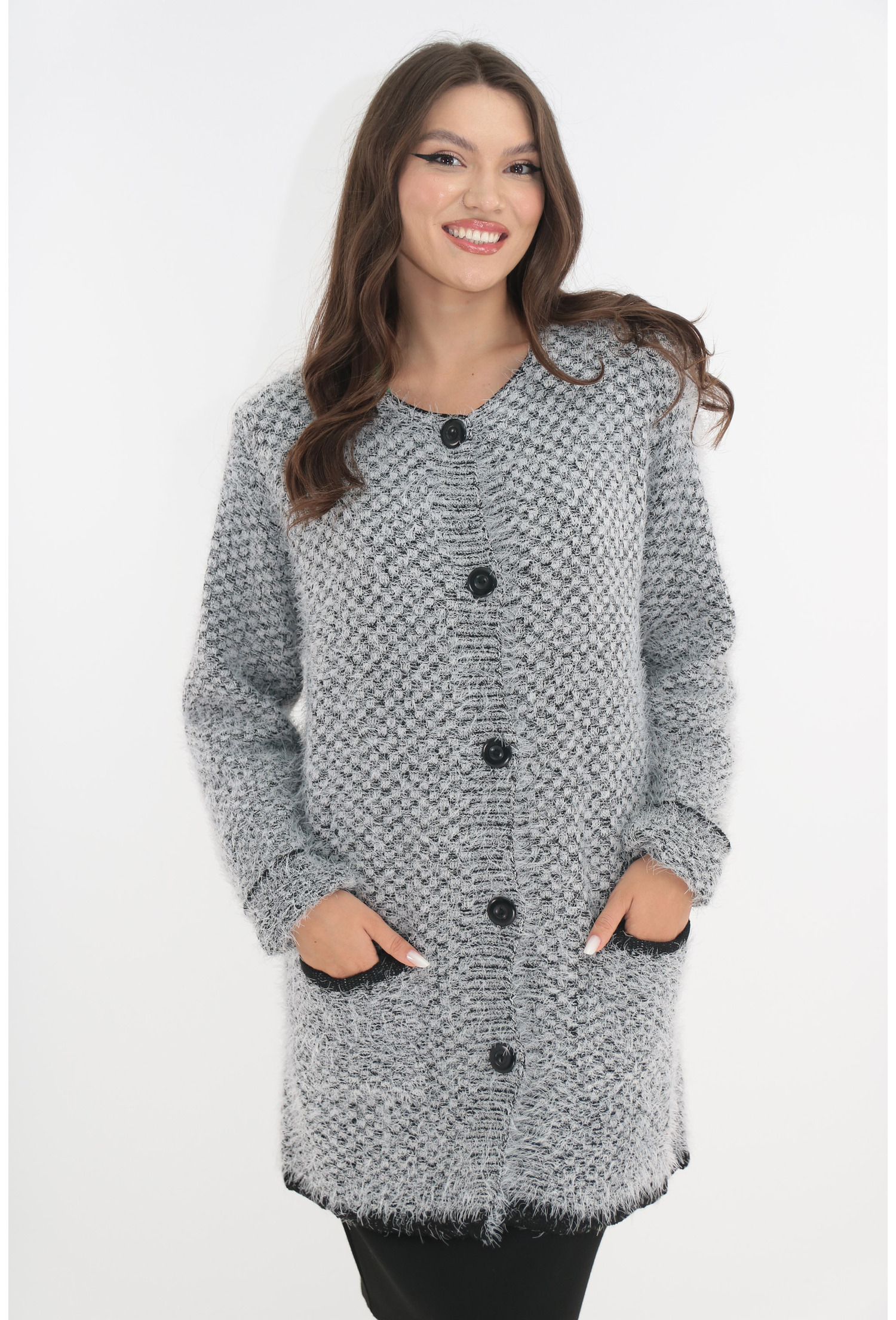 Cardigan gros alb-negru cu nasturi