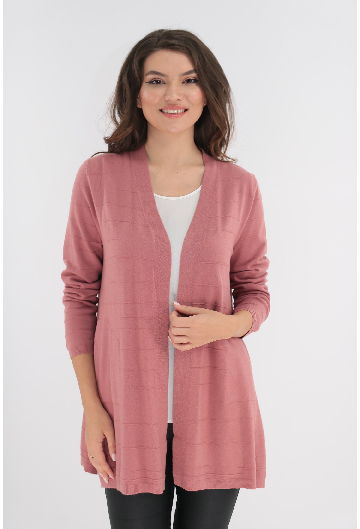 Cardigan roz cu buzunare ascunse si model discret 3d