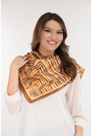 Esarfa patrata din matase satinata cu print cu dungi bej-orange