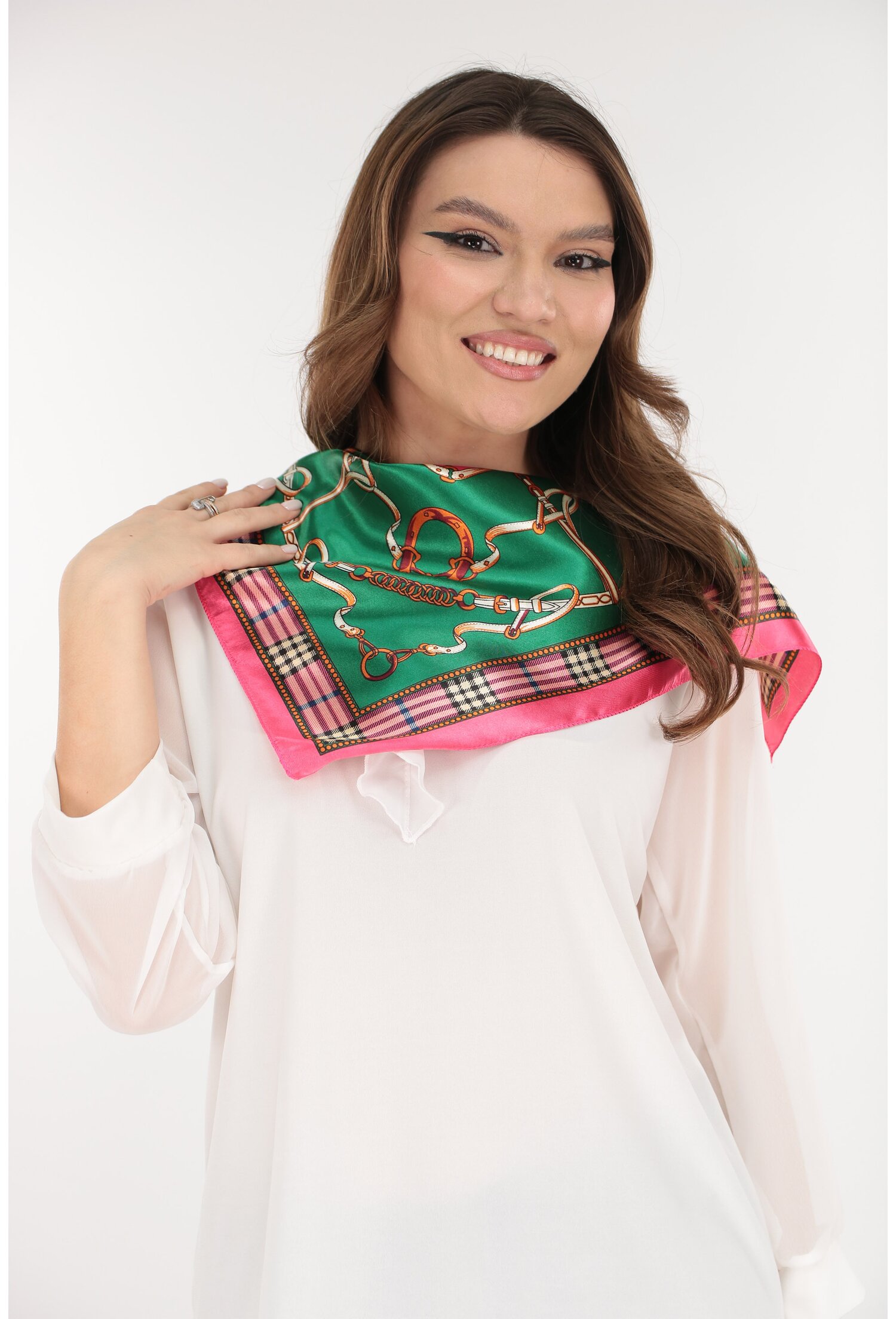 Esarfa patrata satinata cu print abstract roz-verde