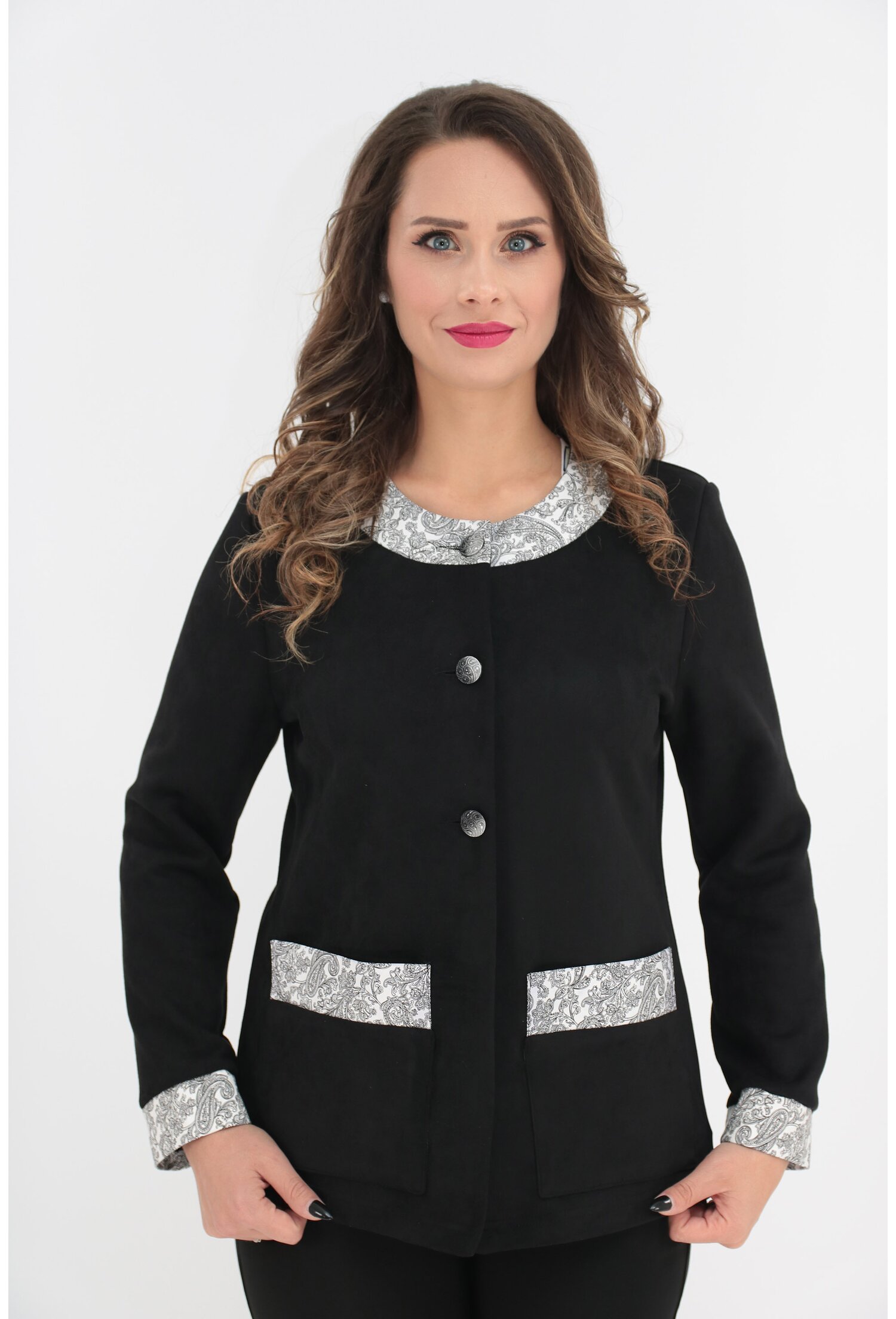 Jacheta neagra cu garnituri albe din piele