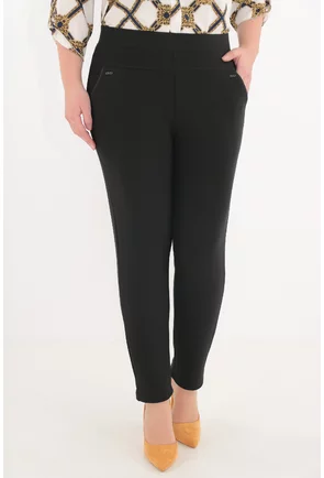 Pantaloni flausati negri cu accesorii discrete la buzunare