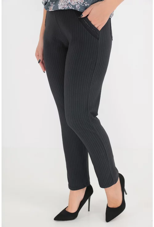 Pantaloni gri inchis cu dungi discrete verticale