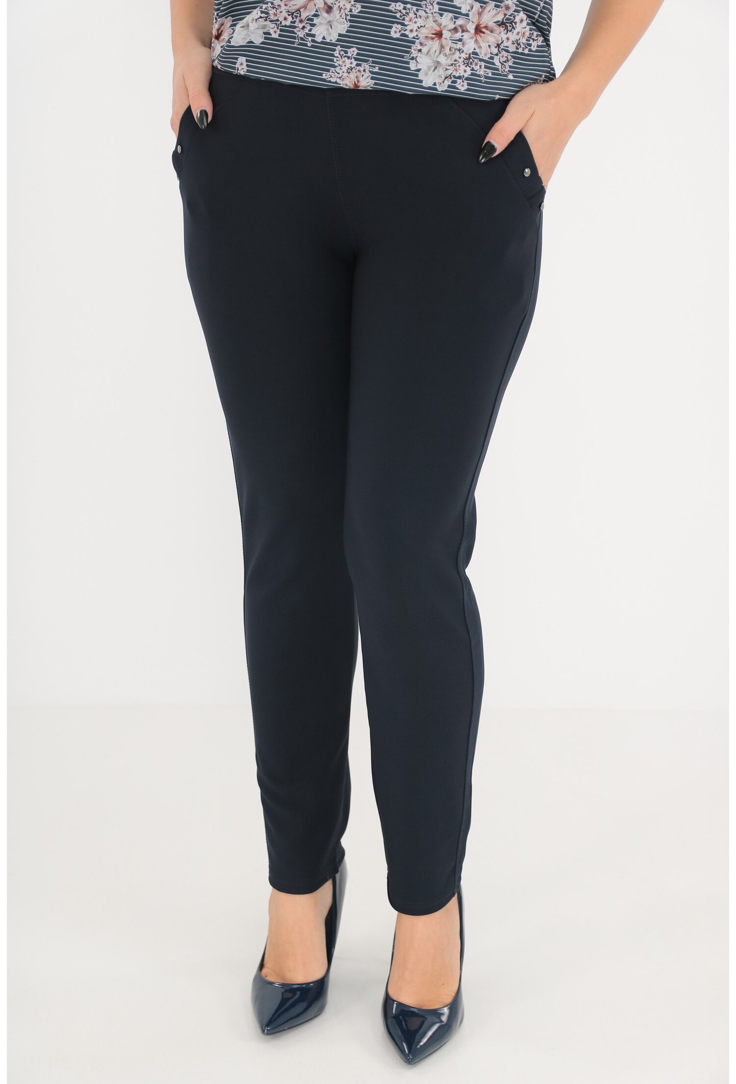 Pantaloni uni bleumarin cu elemente argintii la buzunare