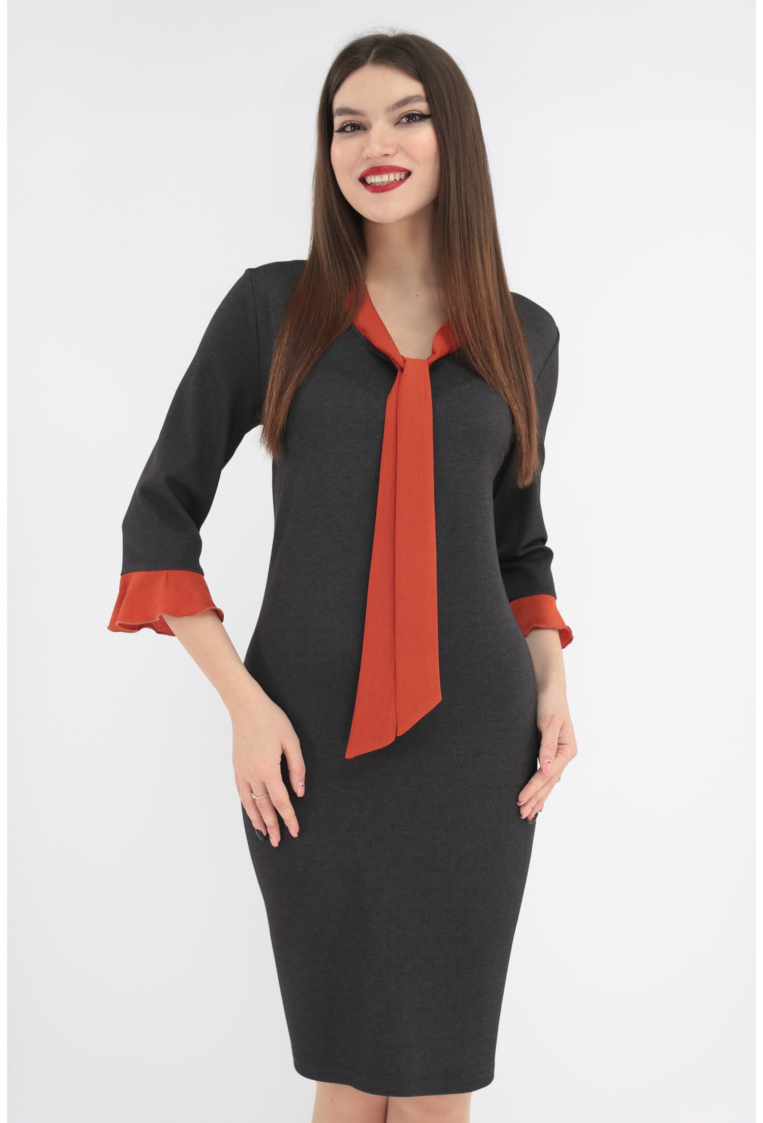 Rochie antracit cu volane la mansete si esarfa caramizie