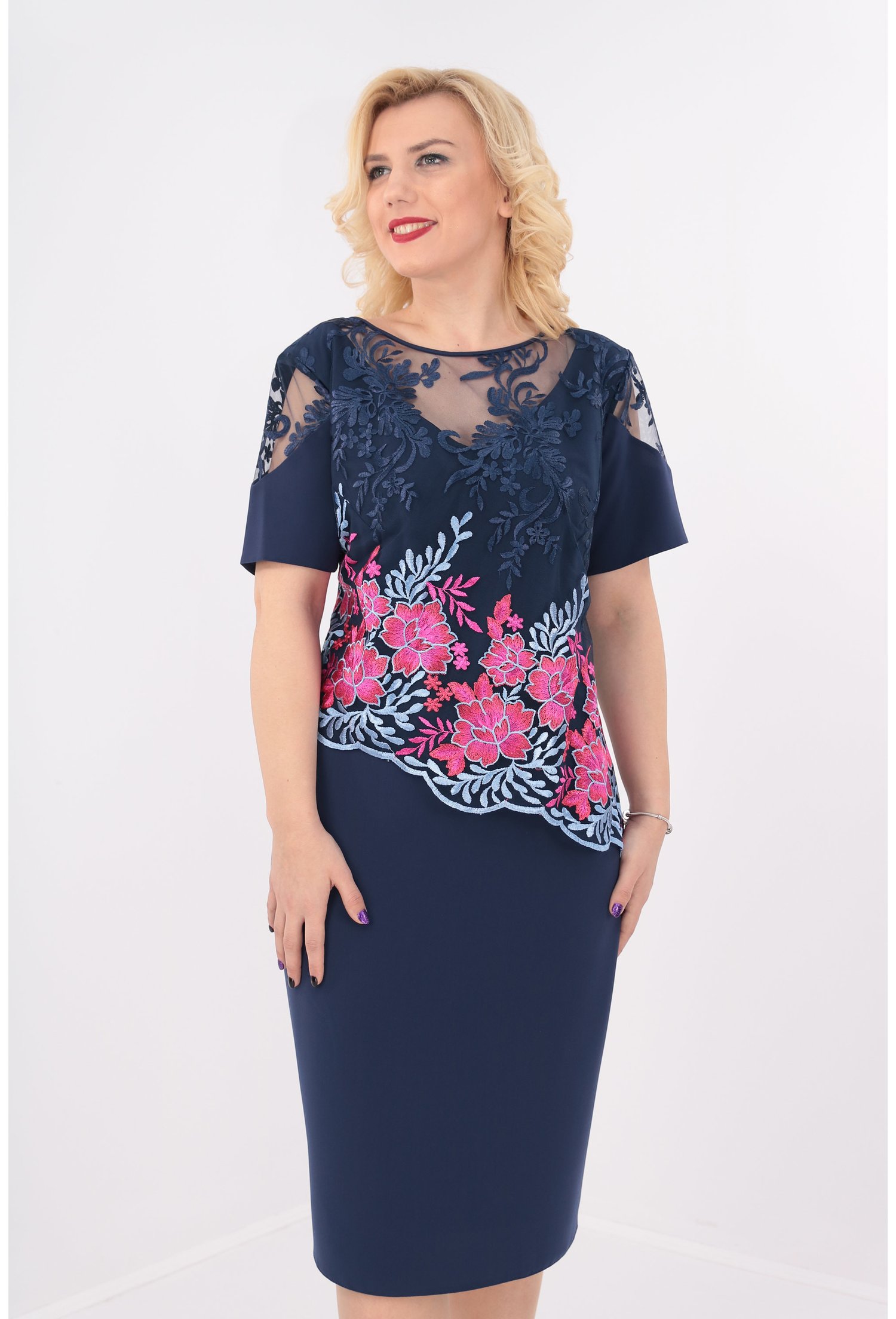 Rochie bleumarin cu broderie bleu-roz