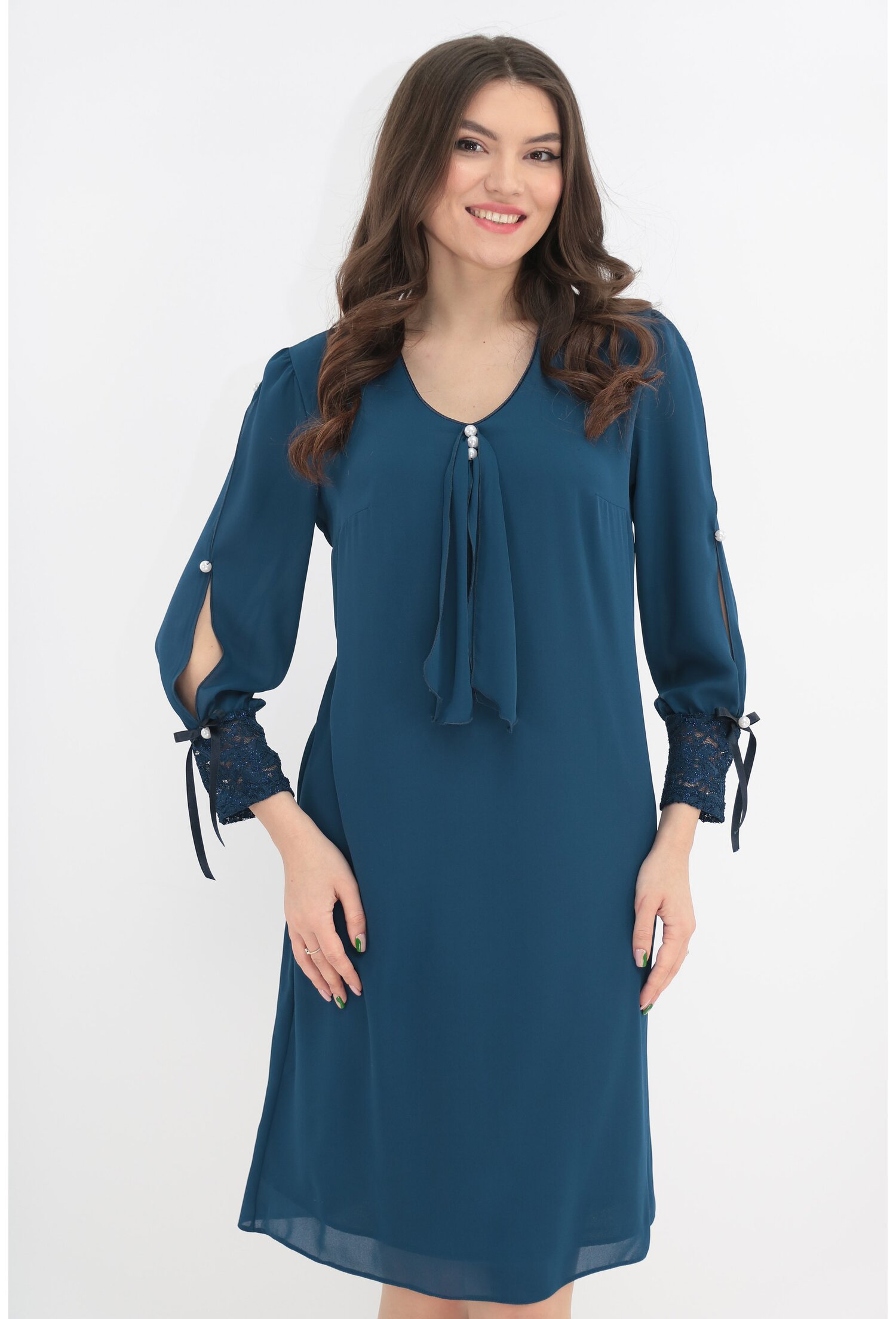 Rochie bleumarin din voal cu mansete din dantela si perle