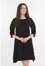 Rochie cocktail neagra cu accesorii aurii si lantisor
