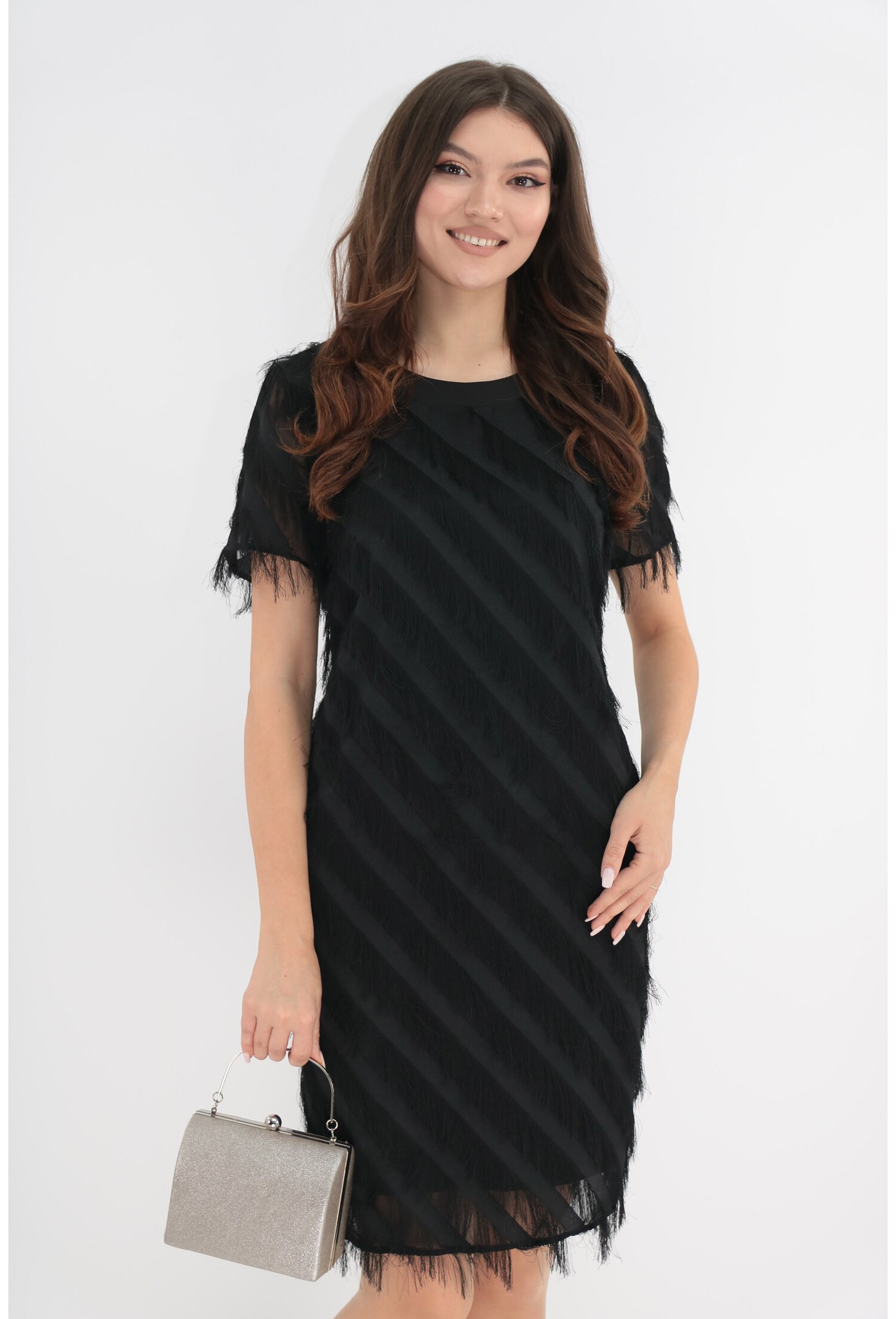 Rochie de ocazie neagra cu aplicatii din franjuri