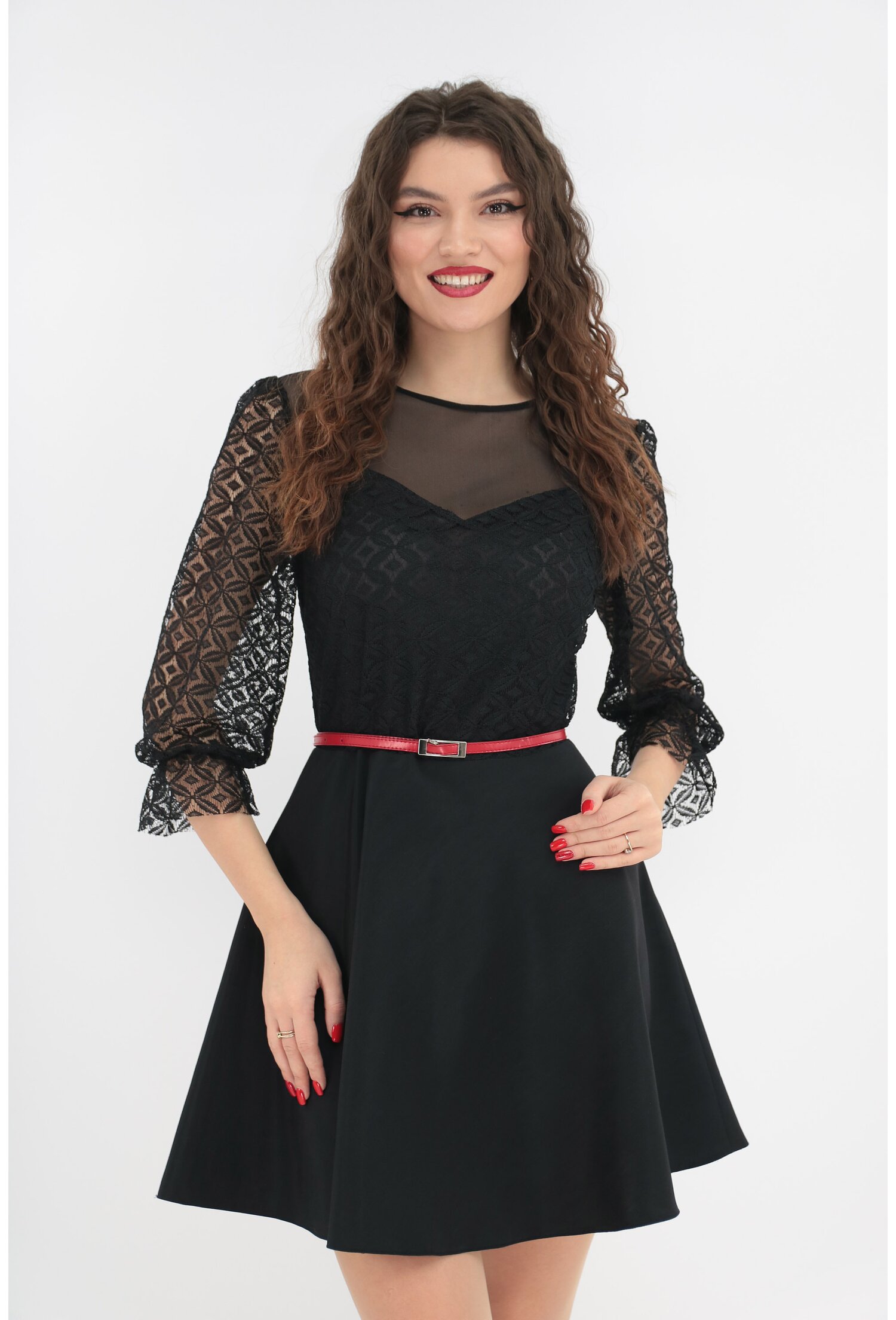 Rochie din dantela neagra si tafta