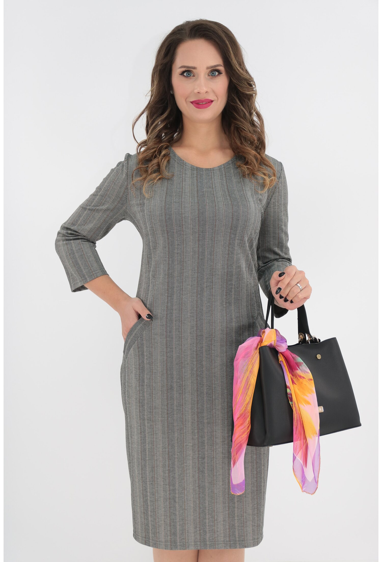Rochie dreapta cu dungi fine maro
