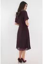 Rochie eleganta clos din voal mov accesorizata cu margele si strasuri
