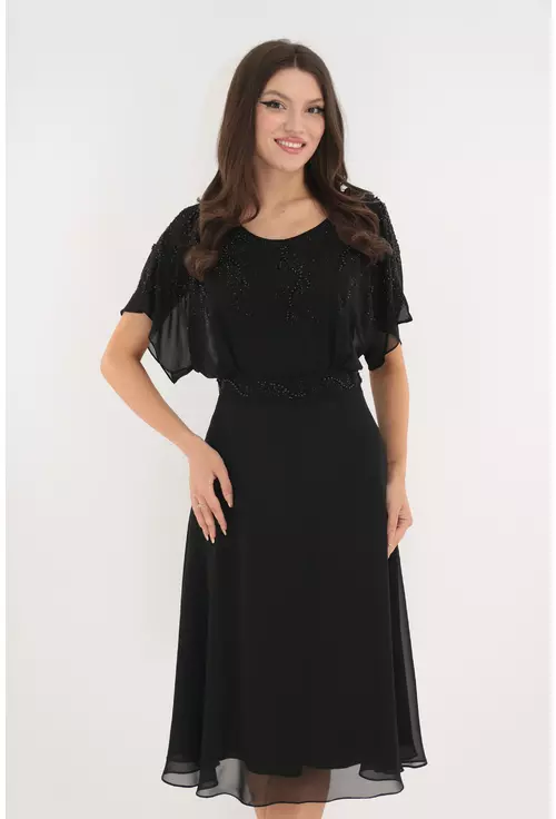 Rochie eleganta clos din voal negru accesorizat cu margele si strasuri