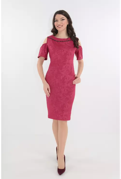 Rochie eleganta din brocard bordo cu decupaje la maneci