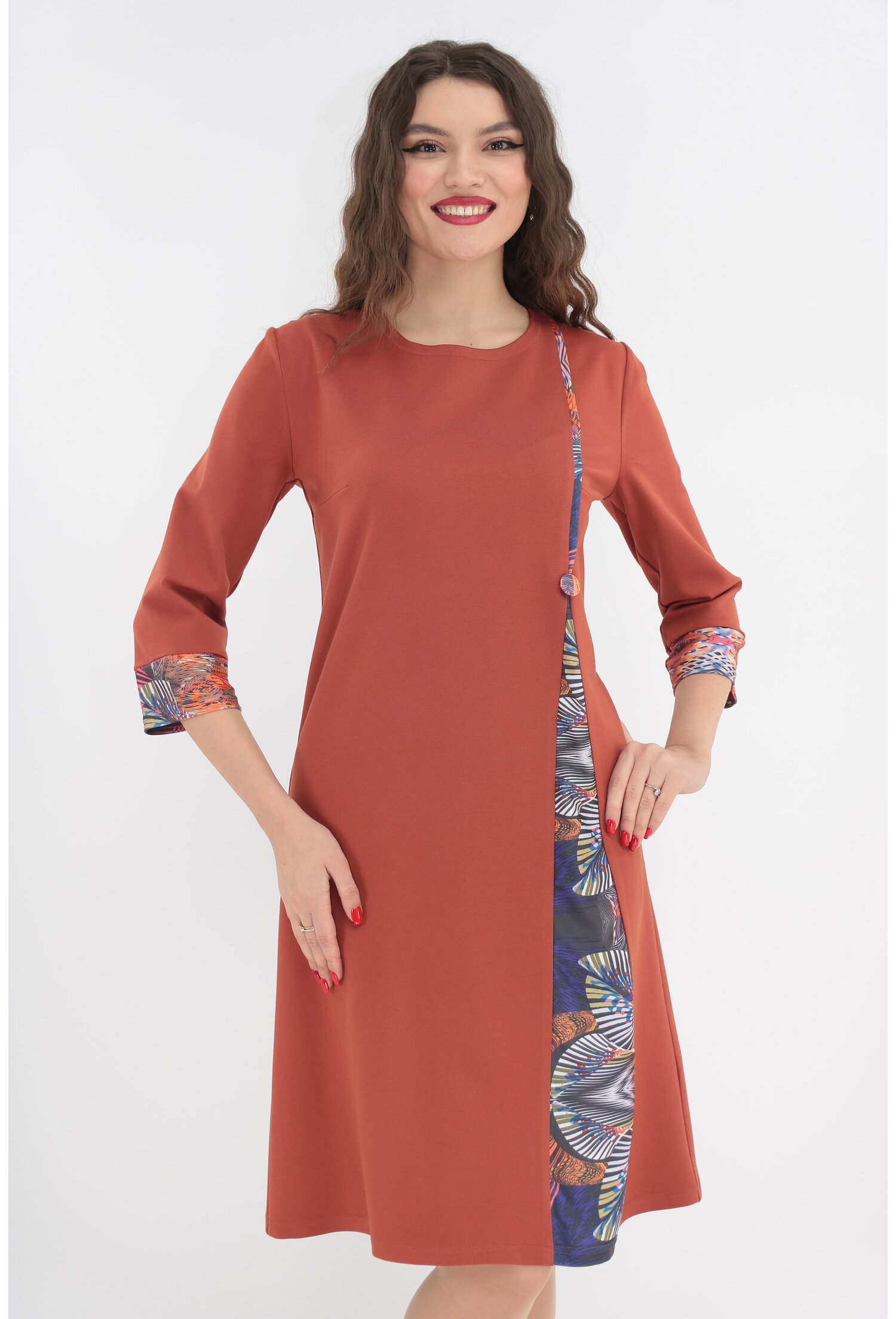 Rochie evazata caramizie cu garnituri multicolore