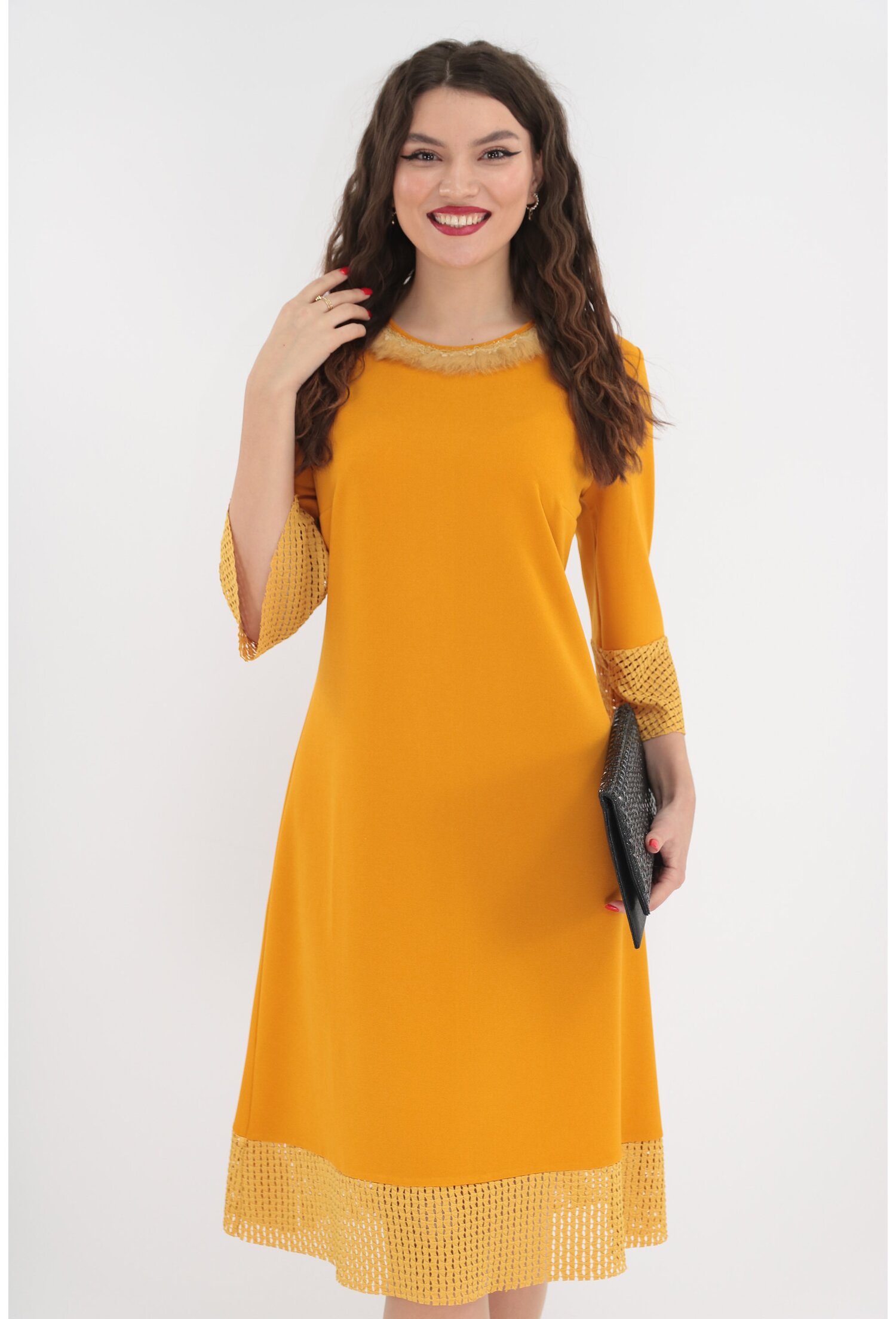 Rochie evazata mustar cu dantela