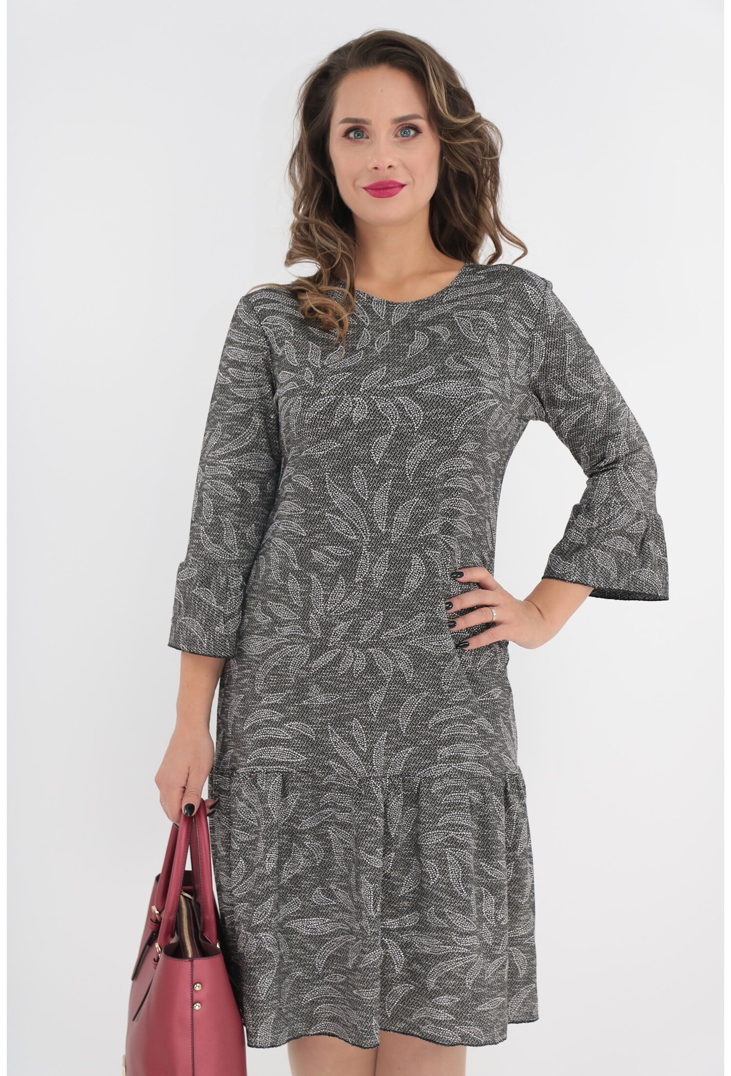 Rochie gri-pepit cu flori si volanase