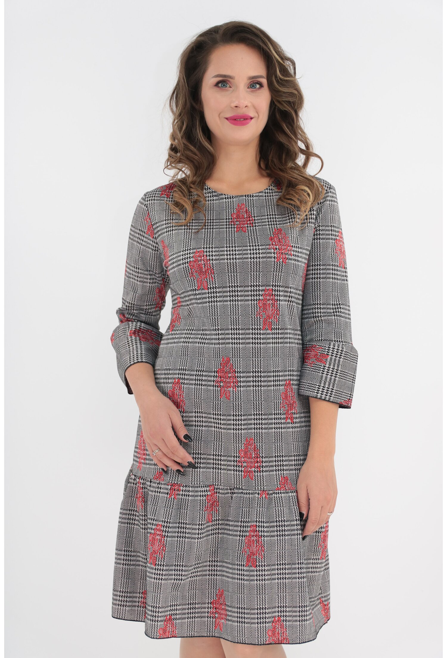 Rochie in carouri cu trandafiri si volanase