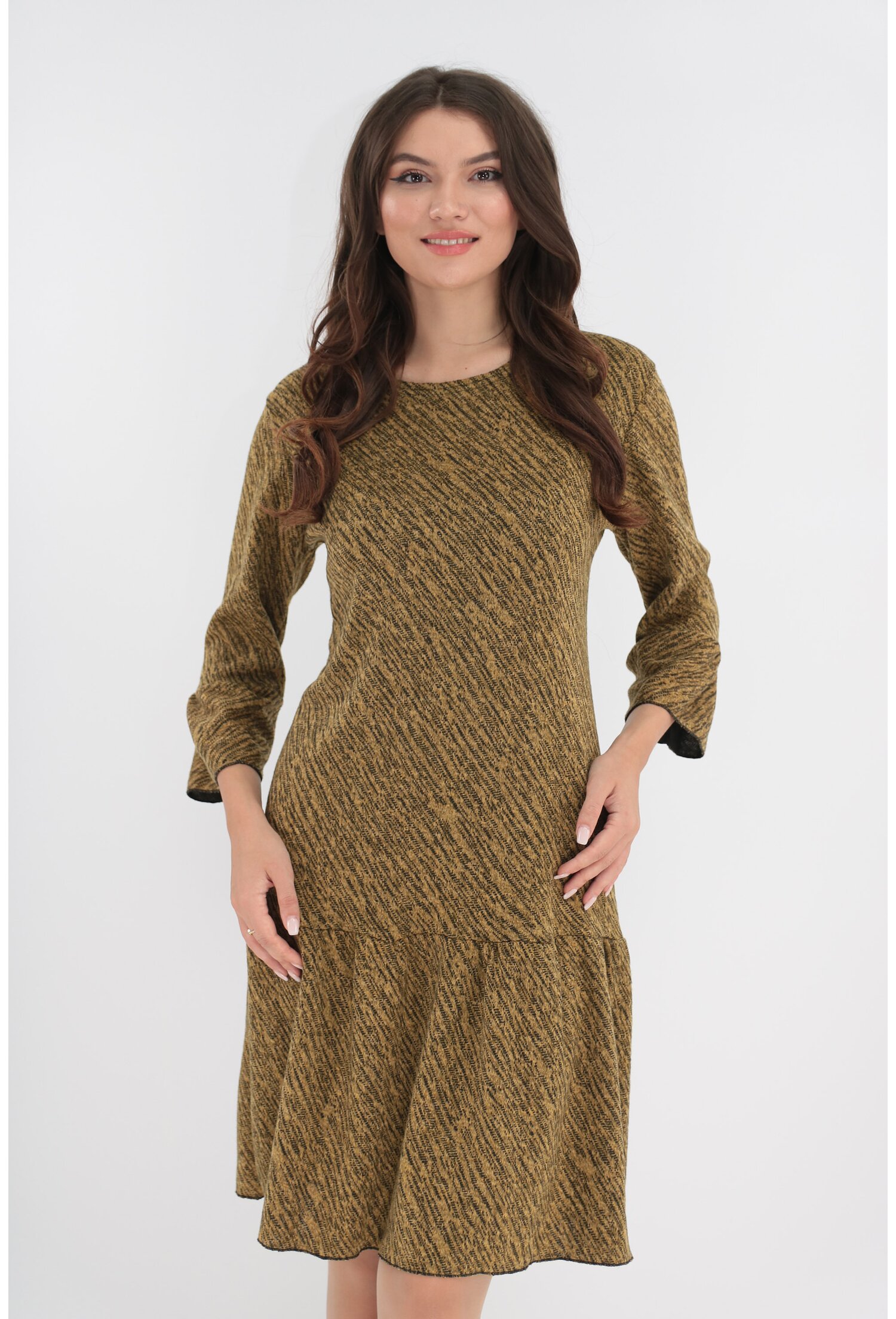 Rochie mustar-pepit cu volanase