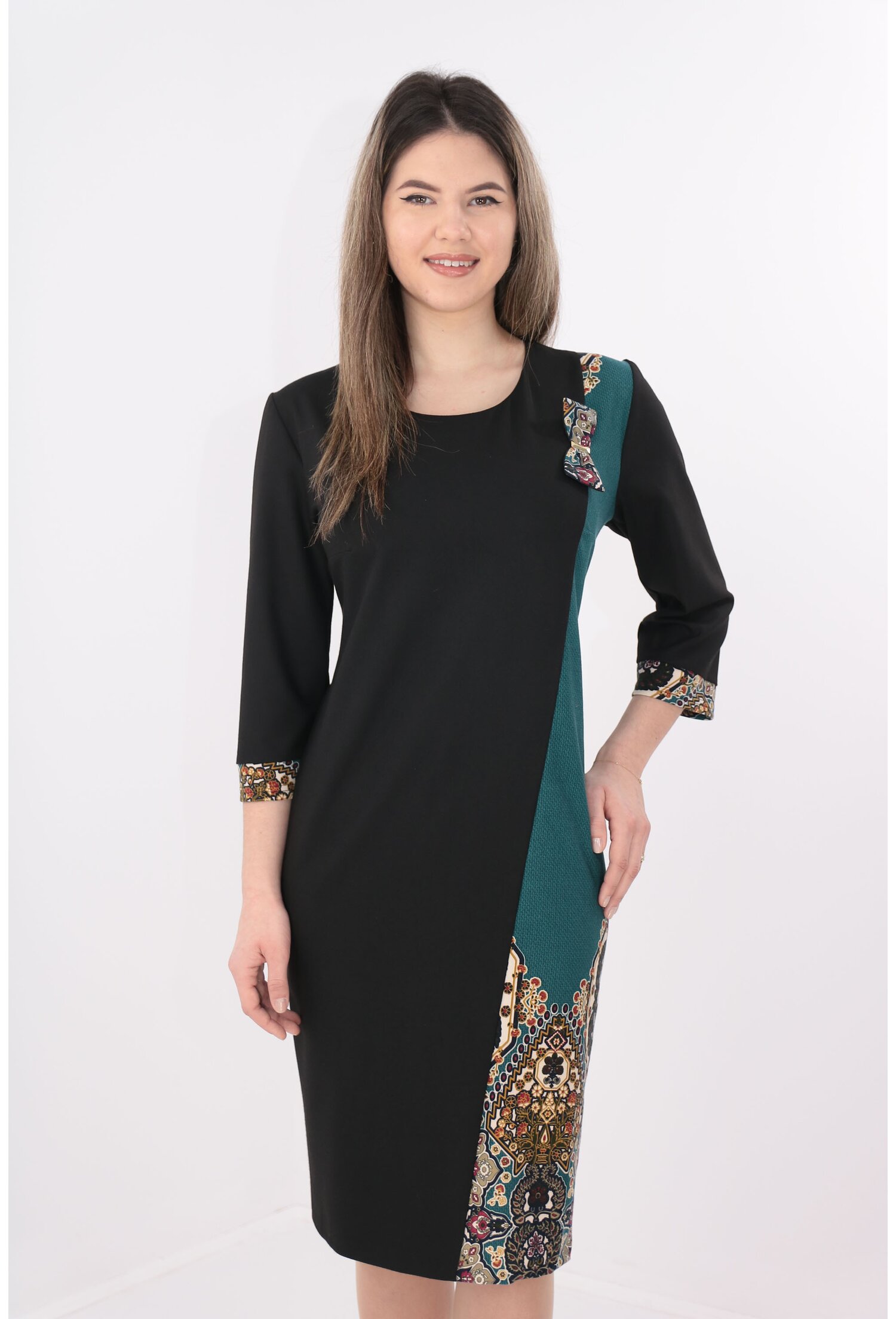 Rochie neagra cu jerse verde bordurat