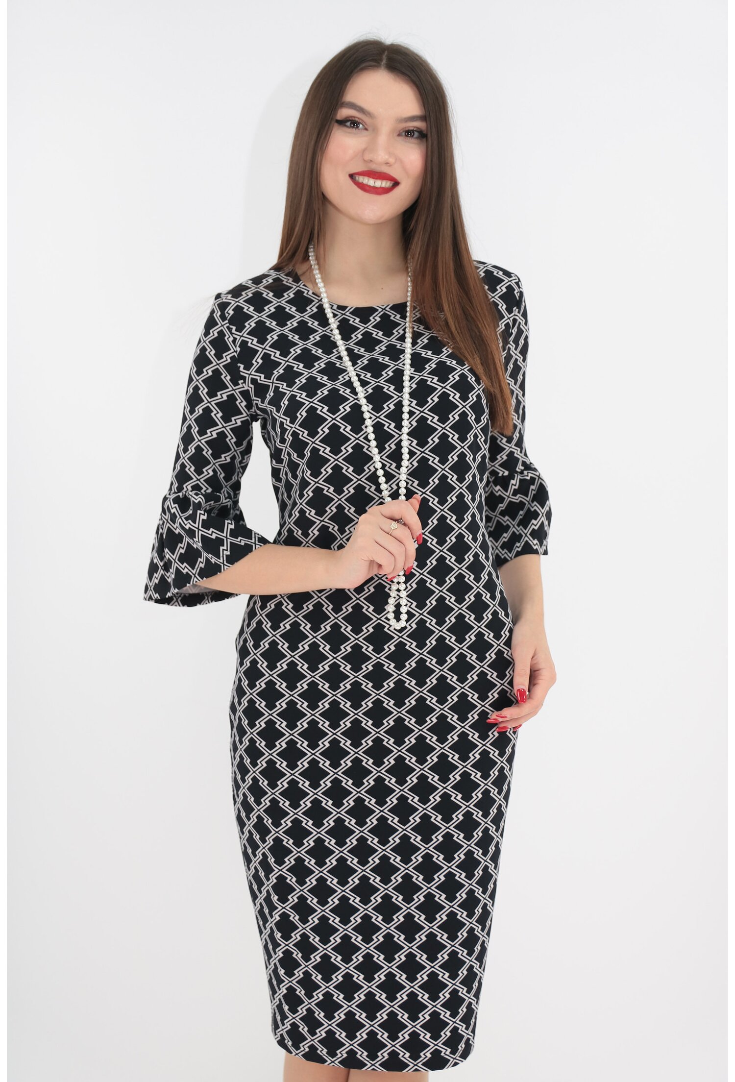 Rochie neagra cu print geometric alb si maneci cu volane