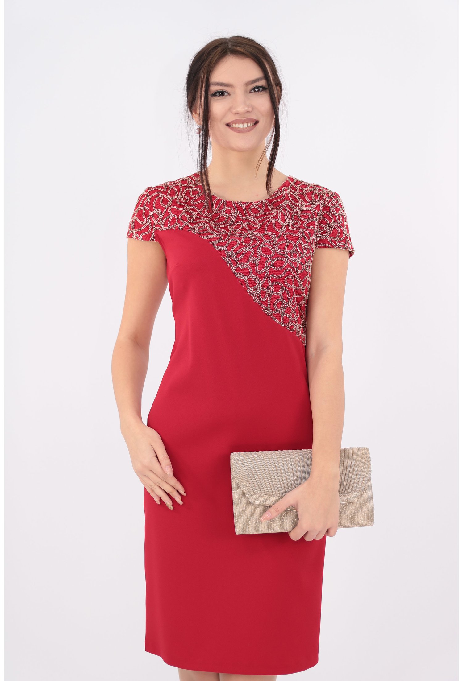 Rochie rosie cu decupaj din dantela