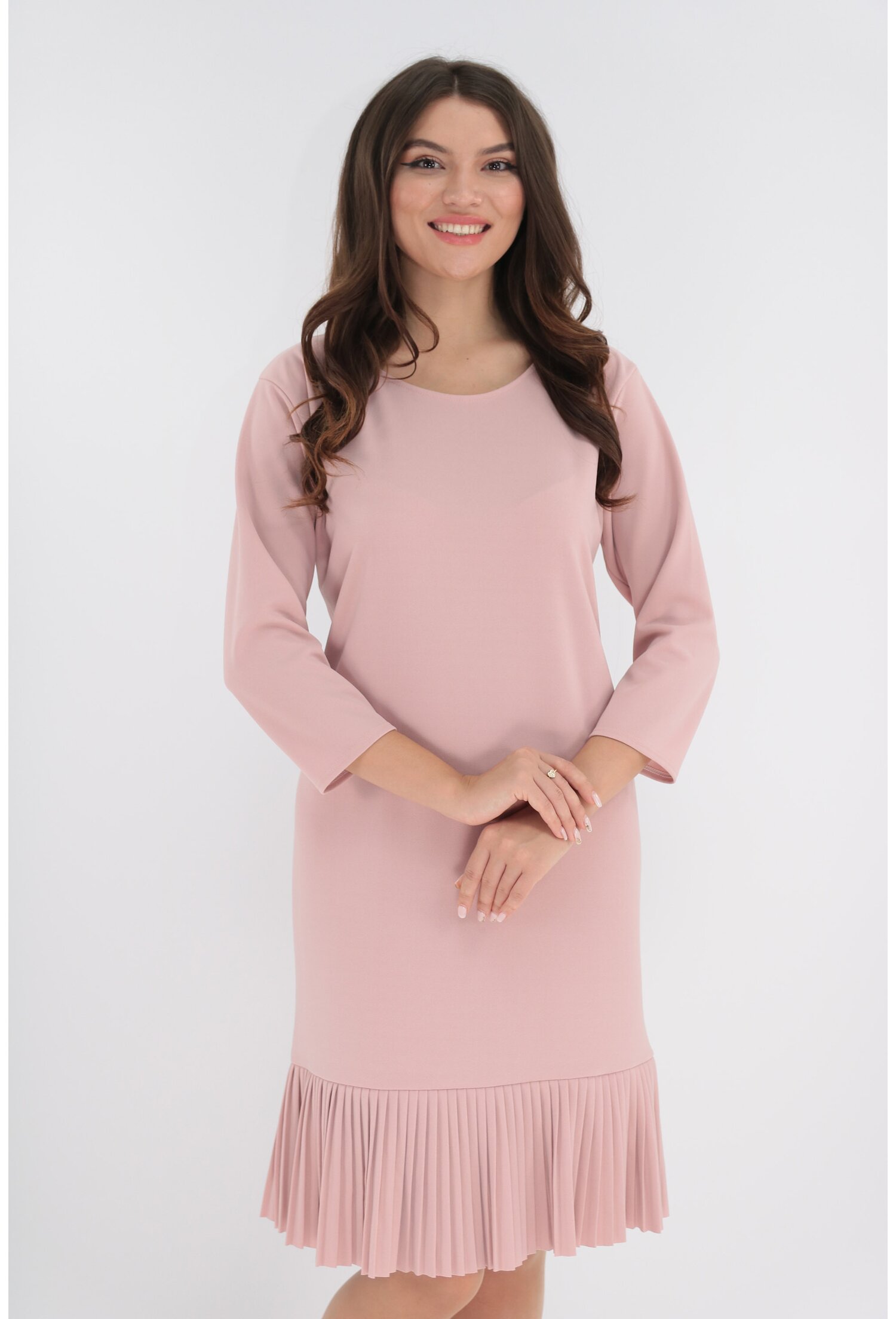 Rochie uni roz-pudra cu volan plisat la tiv